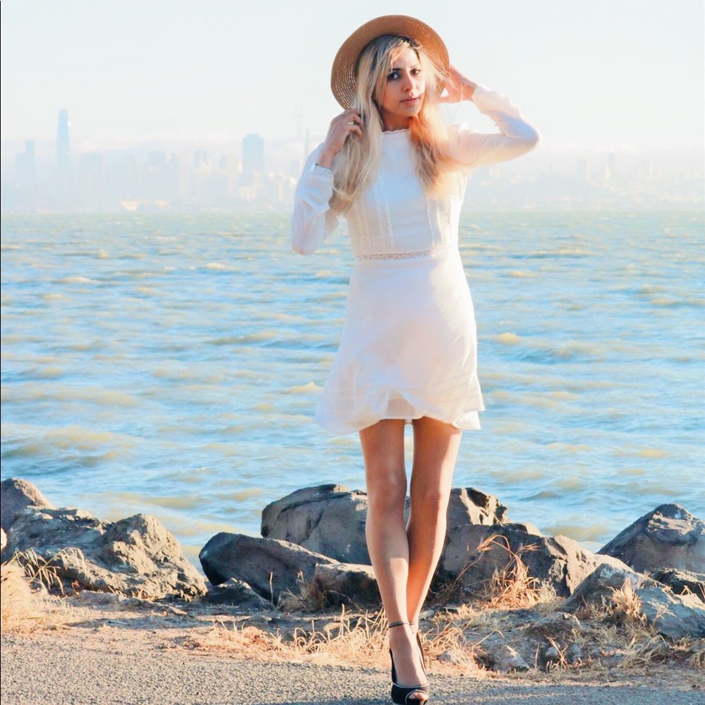 Magnolia Lace Long Sleeve Dress In White - Picture 4 of 8